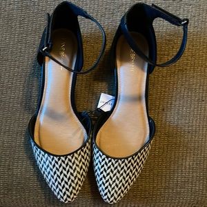 NWT Lane Bryant closed toe shoe.
